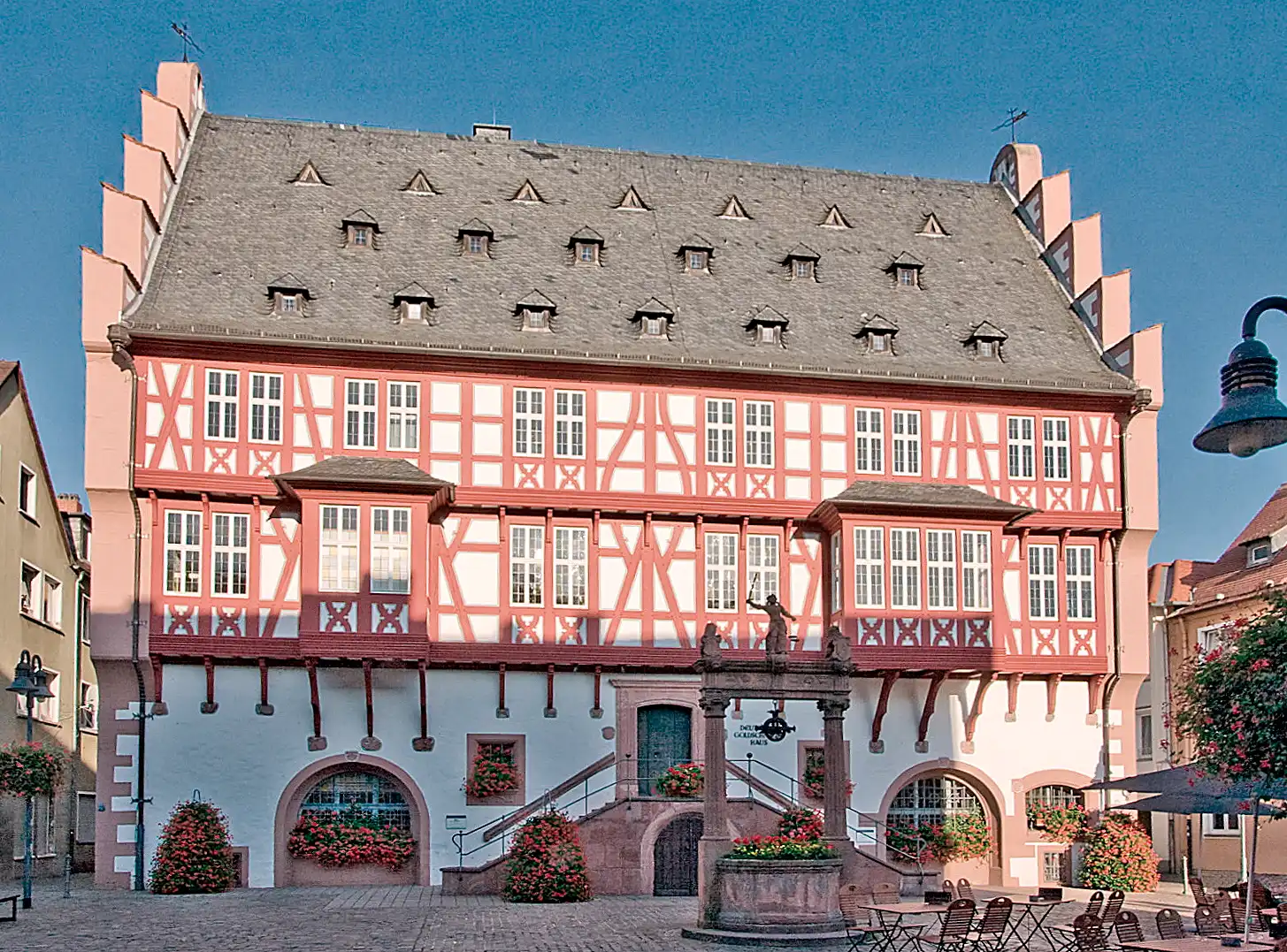 Hanauer Goldschmiedehaus - Lokal verwurzelt