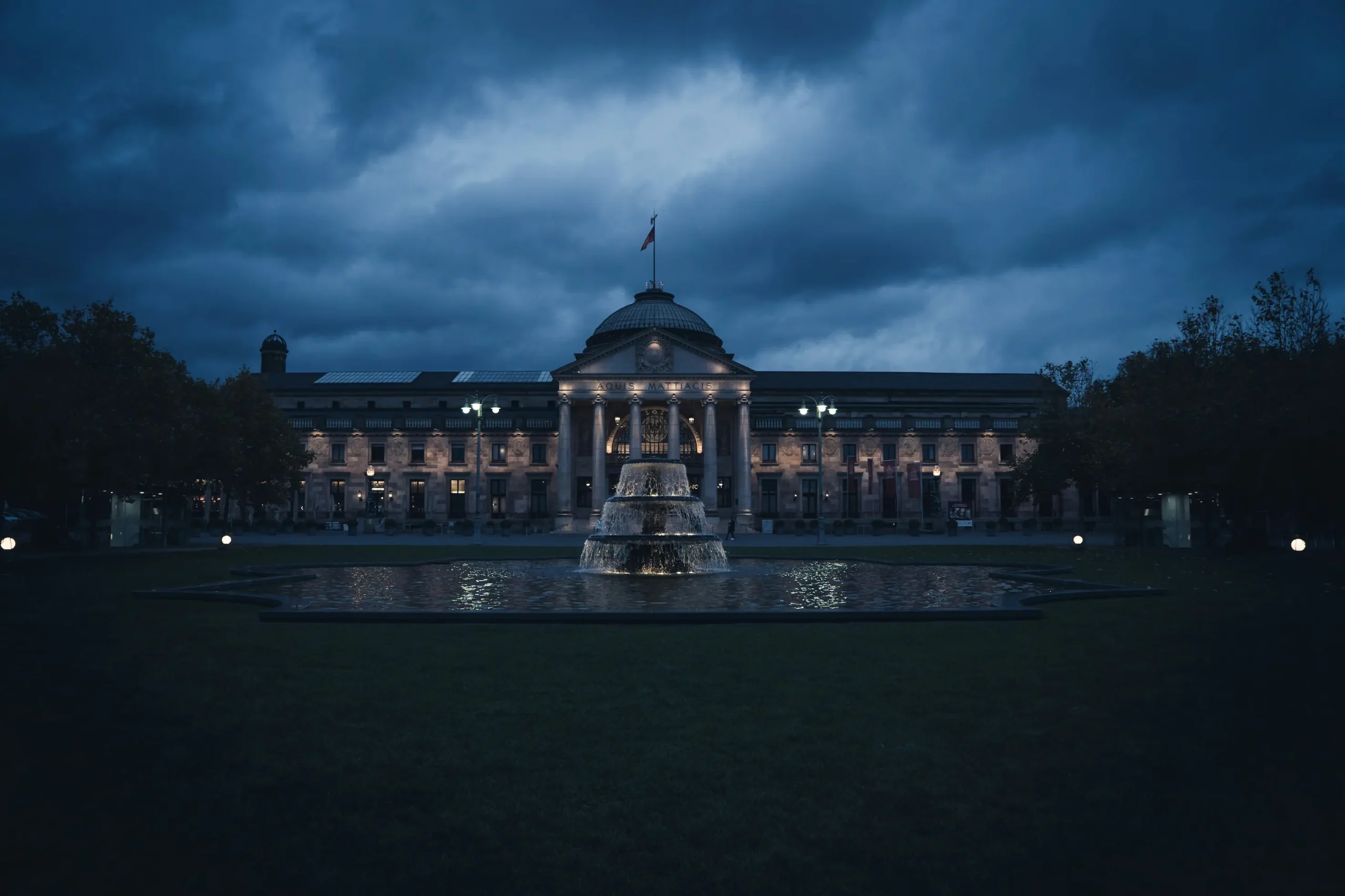 Wiesbaden Kurhaus - Lokal verwurzelt